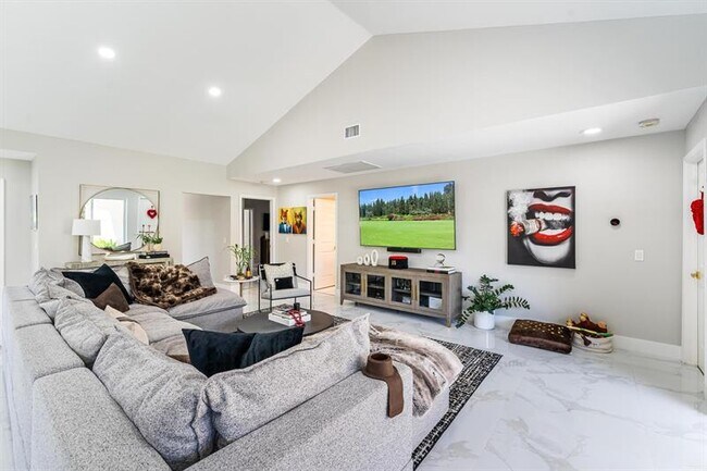 Photo - 154 Coventry Pl