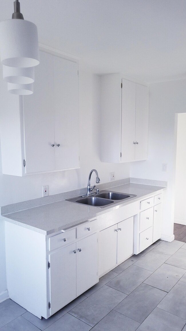 Building Photo - 3213 Bartdon Ave Unit 4 Rental