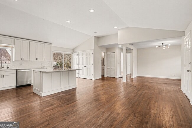 Photo - 3087 Prestwick Pl