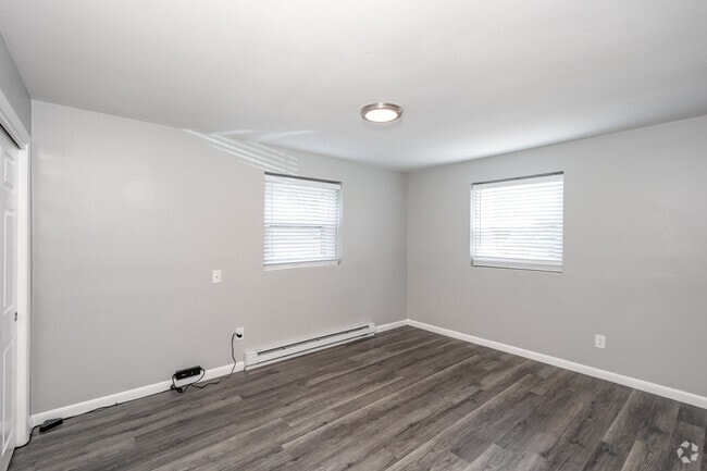 2BR, 1BA - 710SF - Primary Bedroom