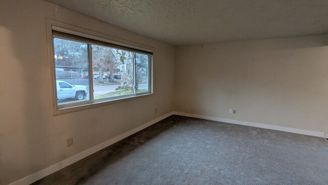 Photo - 14616 NE Coast Pine Ct Unidad A