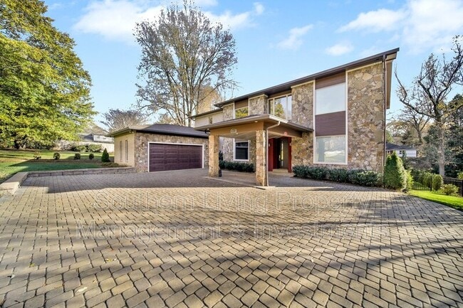 Photo - 2011 Sharon Ave House