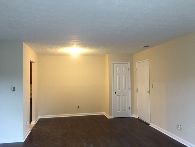 Photo - Updated 2 Bedroom Units with w/d hookup in... Unit Apt. 6