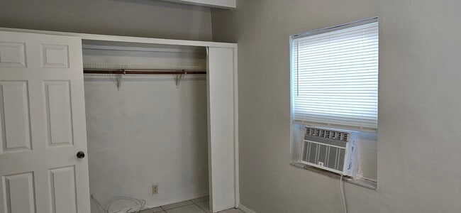 2355 NE 135th Ter