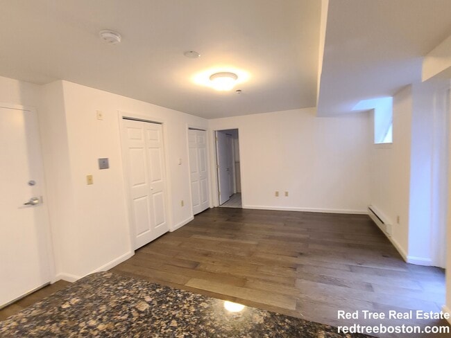 Photo - 51 Queensberry St Unit B