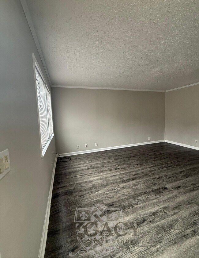 Photo - 1073 Harold Dr