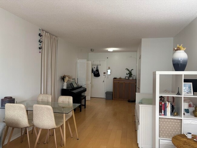 Building Photo - 45 River Dr S Unit 1004