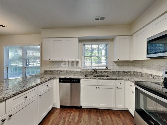 Photo - 5918 Highland Grove Dr