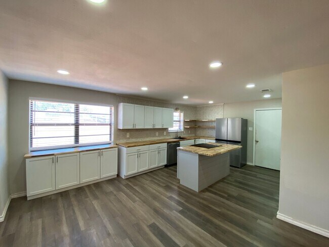 Photo - Spacious and Stunning Home with Solar Panels – Your Dream Property AWAITS!