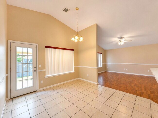 Photo - "Charming 3-Bed Oasis with 2 Baths on Pearl Sand Dr in Mary Esther!"