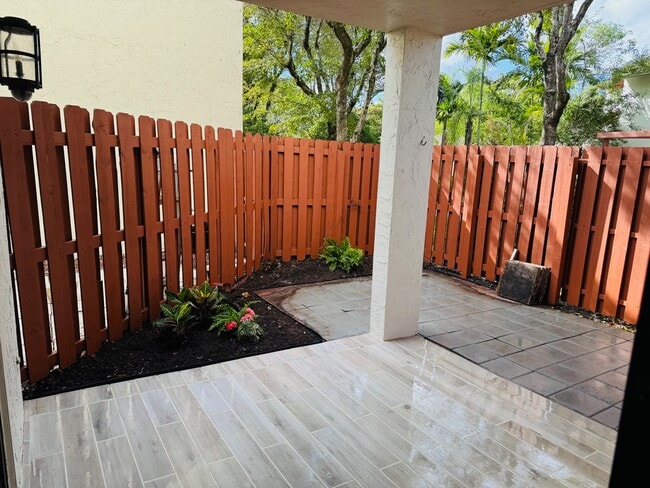 Photo - 343-308 Ives Dairy Rd