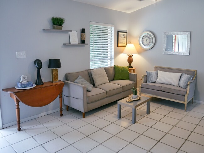 Photo - 1453 Hendren Dr