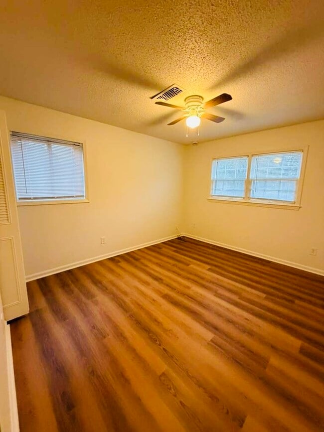 Photo - 1692 Kinglet Rd