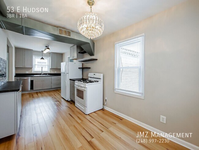53 E Hudson Ave