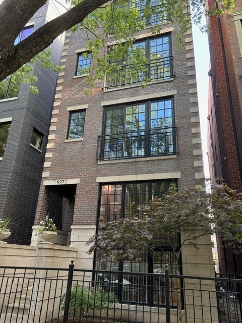 Photo - 827 W Buckingham Pl Condo Unit 4