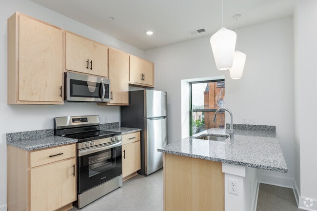 1BR, 1BA - 747SF - Kitchen - Shipyard Flats