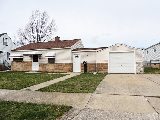 Building Photo - 3 Bed - 1 Bath Ranch for Rent in Bedford |... Rental