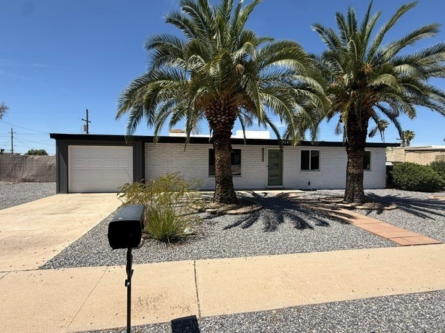 Building Photo - House For Rent