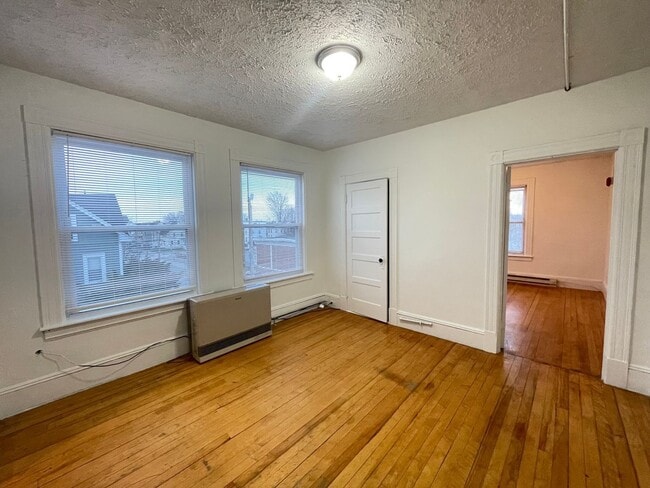 Photo - 457 Beech St Unit 3