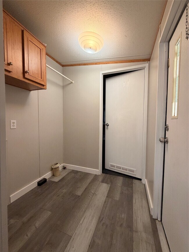 Photo - 14331 Greenville St