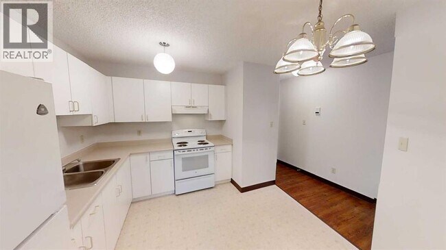 Photo - 5117-5144 44 St