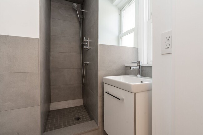 Photo - 160 Huron St Unit 210