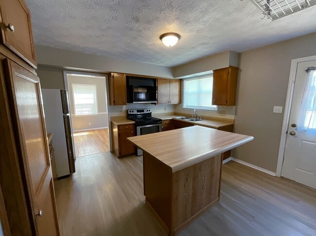Photo - PRE-LEASING