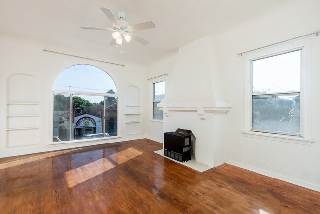 Photo - 1115 E Broadway