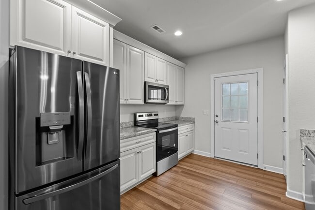 Photo - 824 Somb Moore Ways