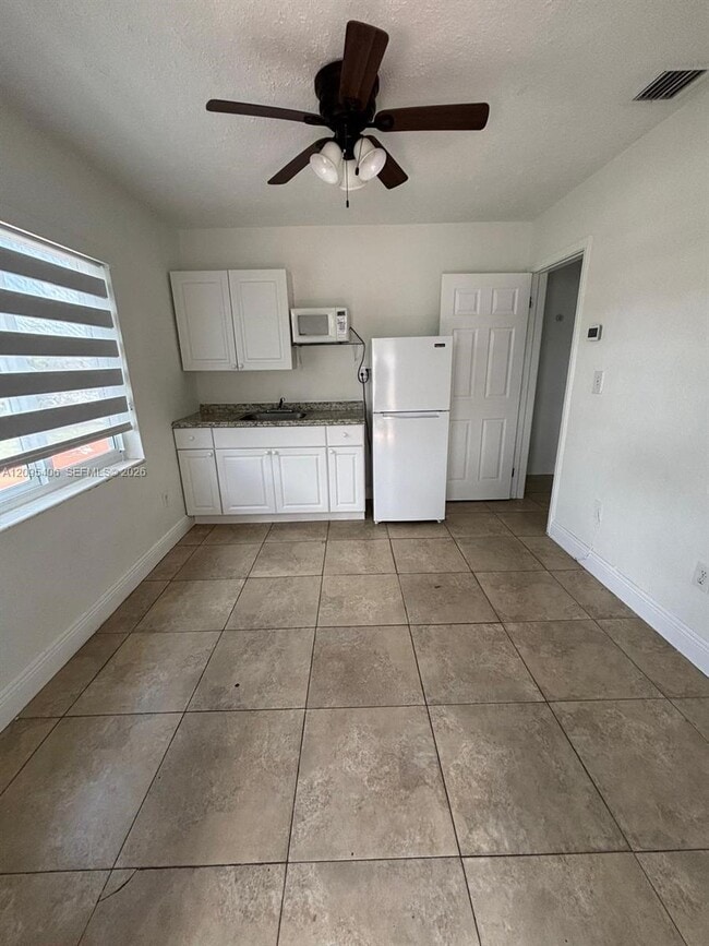 3325 Village Green Dr Unit Efficiency