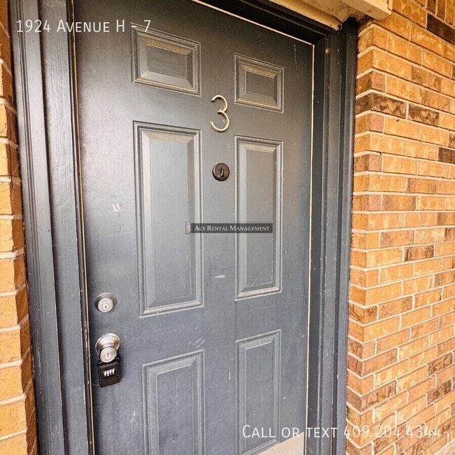 Photo - 1924 Avenue H Unit 7