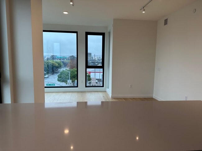 Photo - Epic REA - Live at Renou - Modern 2024 Building - 2 BR/2 BA Unidad 407