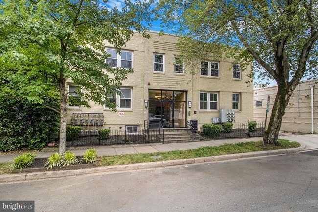 Building Photo - 417 18th St NE Unit 101