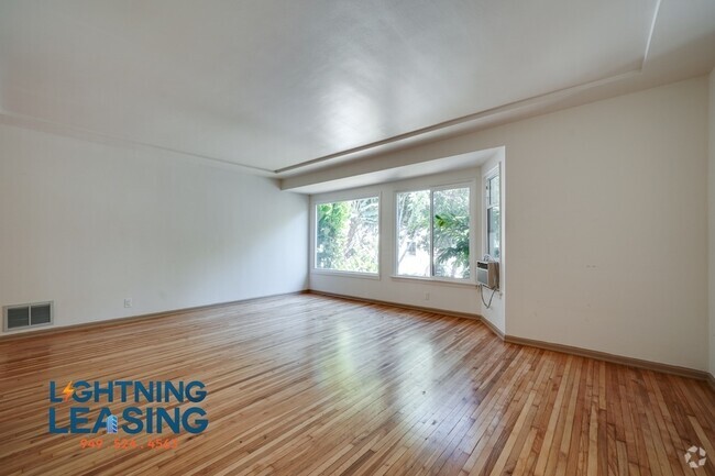 Building Photo - Stylish and Modern Living in the Heart of ... Unit 4D Rental