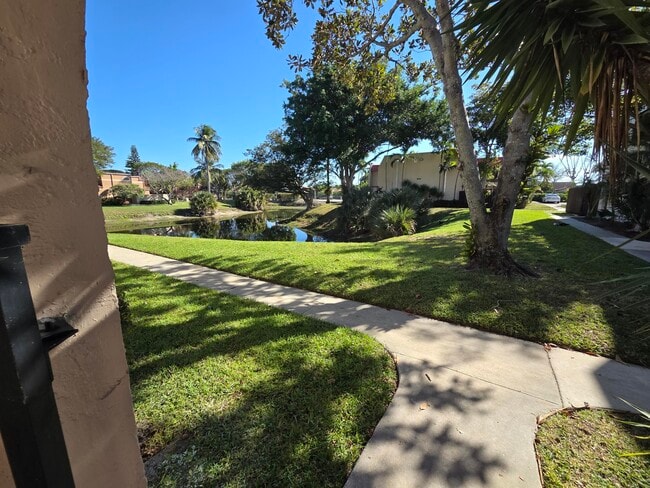 Building Photo - 6274 Seven Springs Blvd