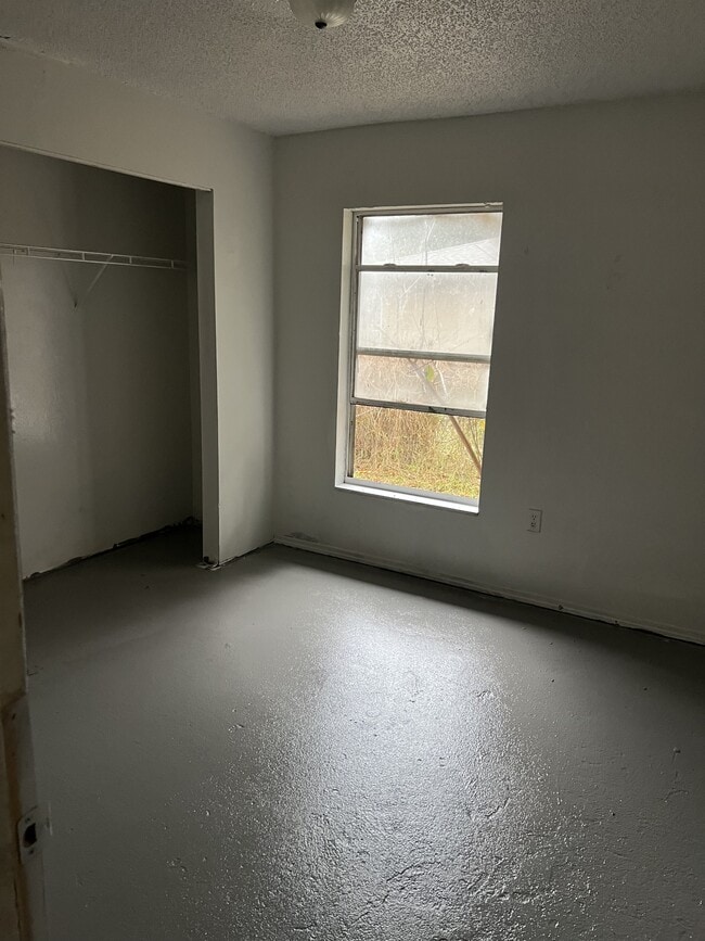 Photo - 696 Kilgore St