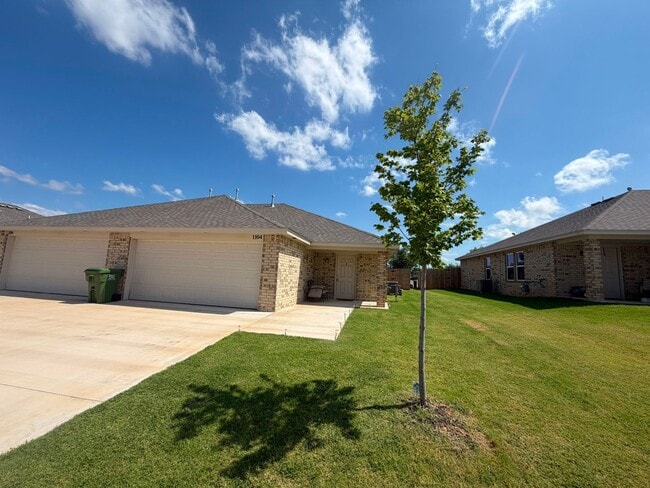 Photo - Beautiful 3-Bedroom Home in Yukon – Available Now!