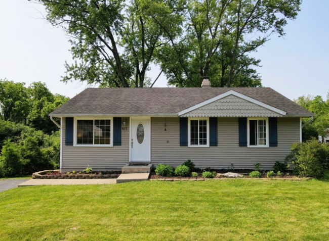 911 W Briarcliff Dr
