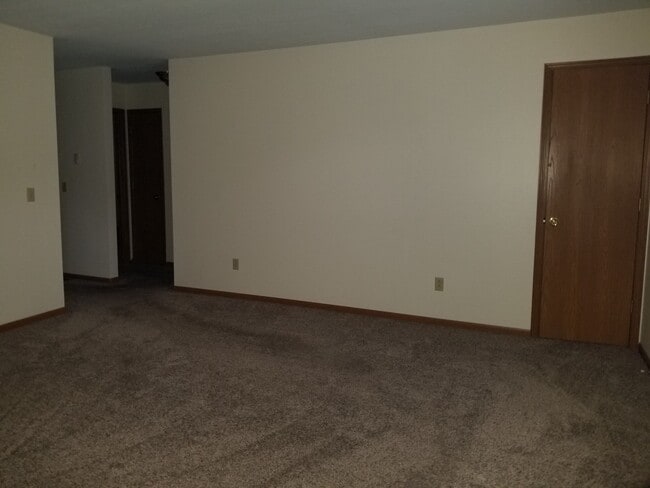 living room - 1112 Oakview Dr Unit 1106