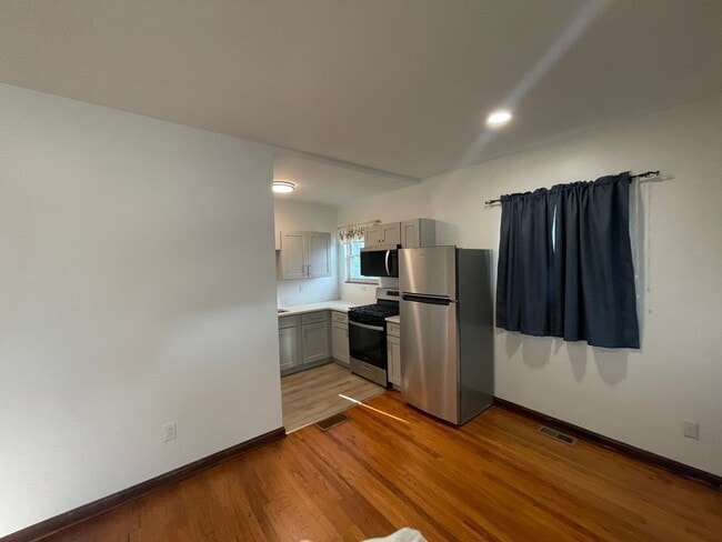 Photo - 2 Bedroom 1.5 Bath  house available now!