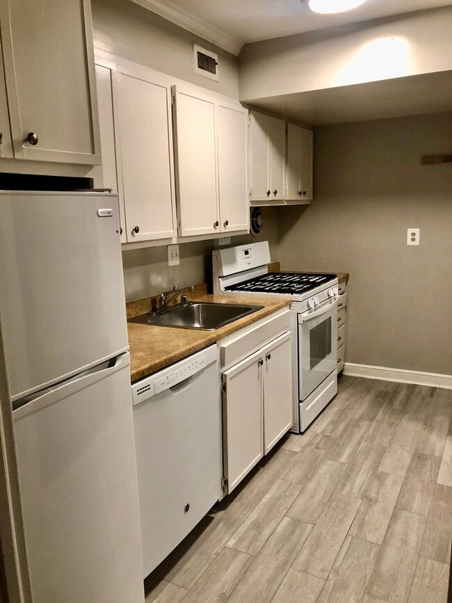 Photo - 939 25th St NW Unit B