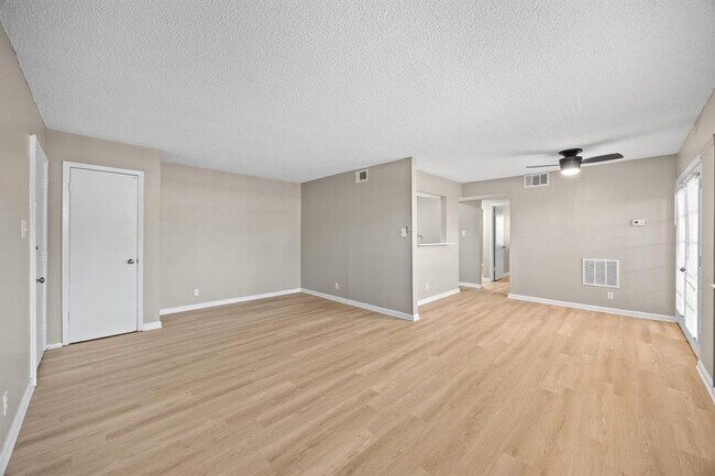 Photo - 8903 Parkfield Dr Unit 104
