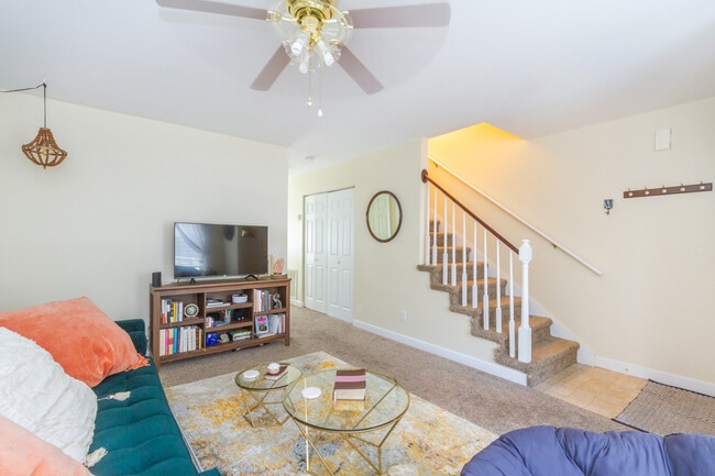 Photo - 101 Brookview Cir