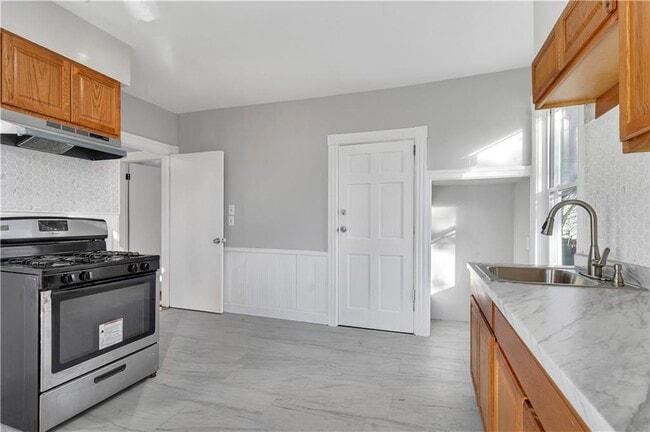 Photo - 352 Orms St Unit 2