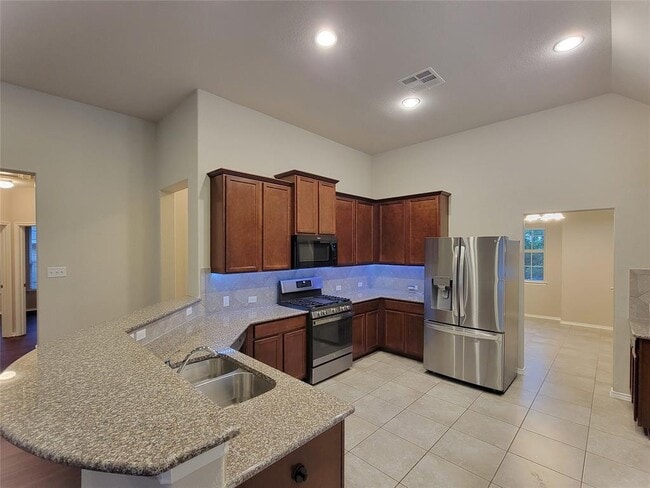 Photo - 537 Peregrine Way