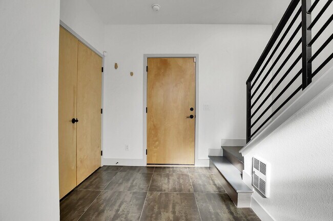 Photo - $3,200.00 - 2 Bedrooms, 2.2 Bathrooms, Tow...