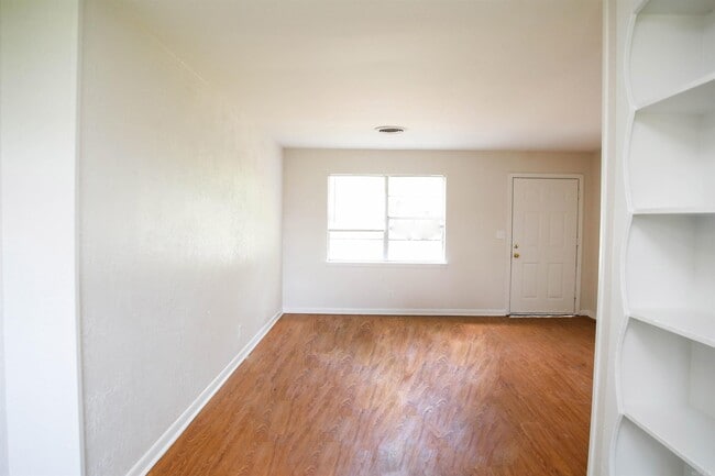 Photo - 2406 Belmoor Ave