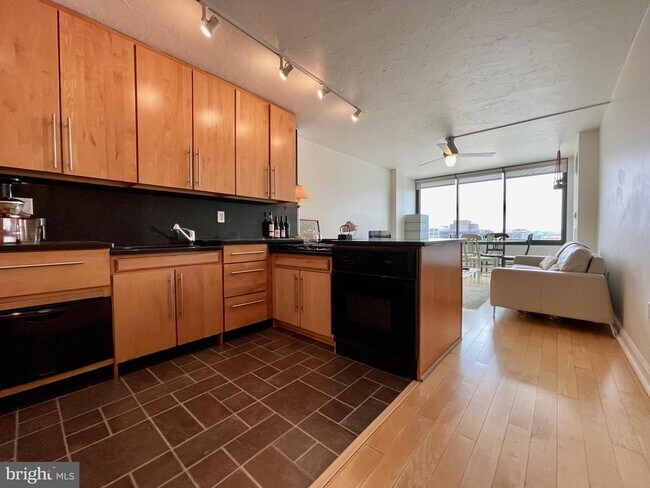 Photo - 1301 20th St NW Unit 805