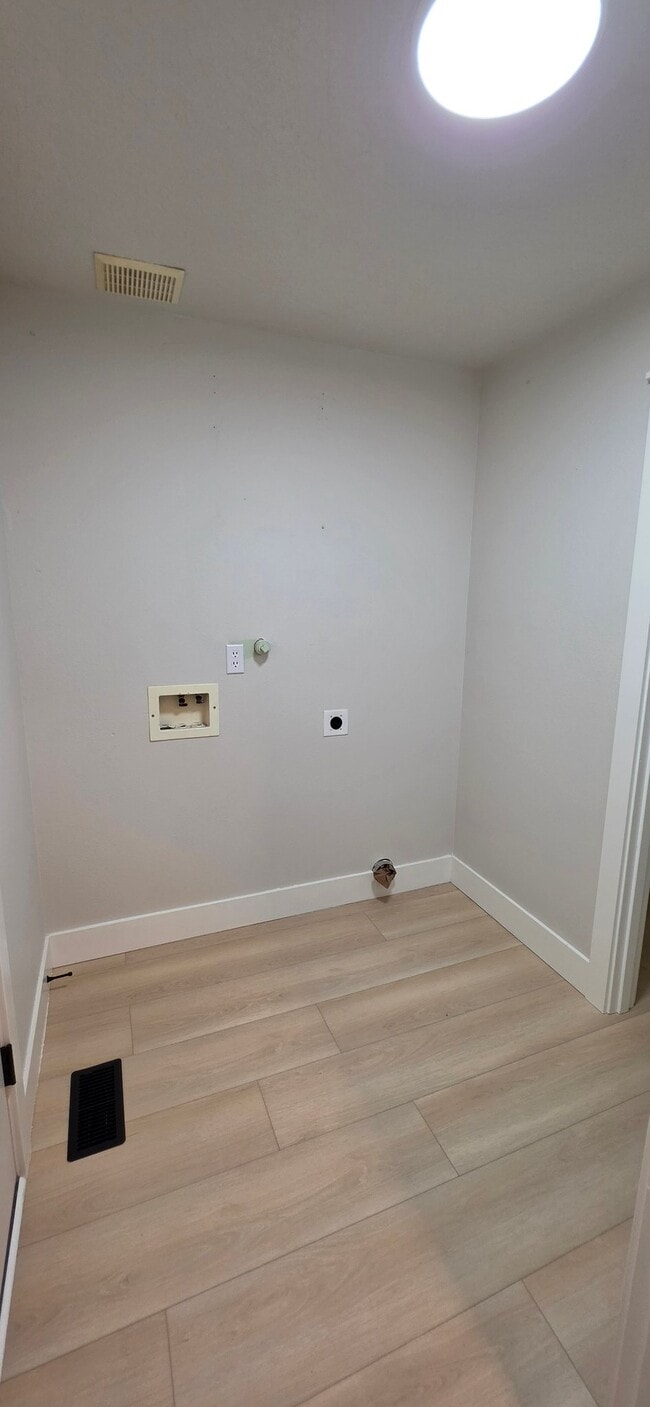 Photo - 4904 SE Bybee Blvd