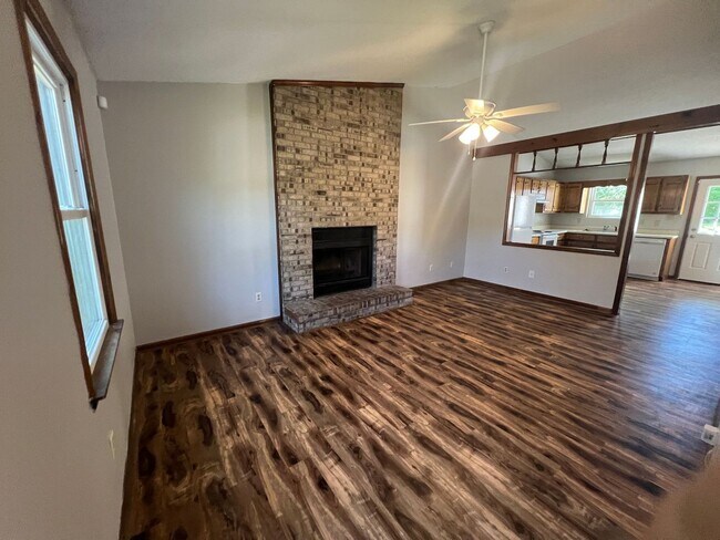 Photo - 109 Hickory Grove Dr